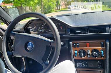 Седан Mercedes-Benz E-Class 1989 в 