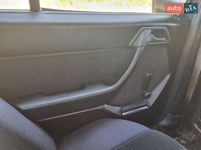 Седан Mercedes-Benz E-Class 1989 в Одессе фото 34 Седан Mercedes-Benz E-Class 1989 в Одессе