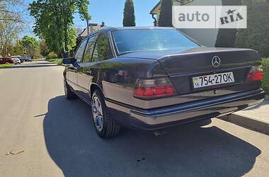 Седан Mercedes-Benz E-Class 1989 в 