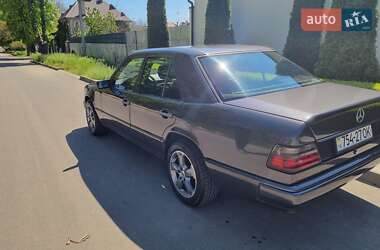 Седан Mercedes-Benz E-Class 1989 в 