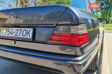 Седан Mercedes-Benz E-Class 1989 в 