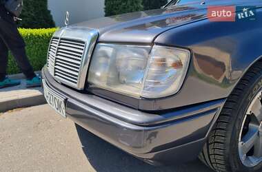 Седан Mercedes-Benz E-Class 1989 в 