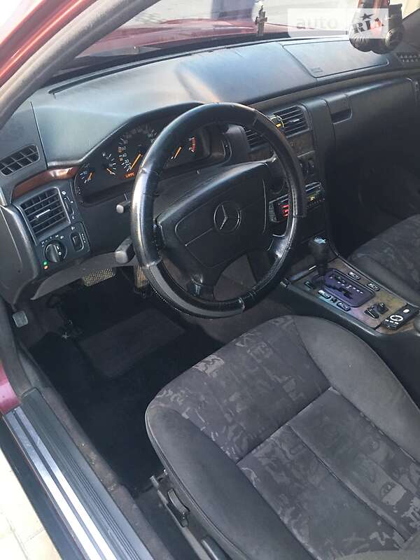 Седан Mercedes-Benz E-Class 1998 в Тячеві