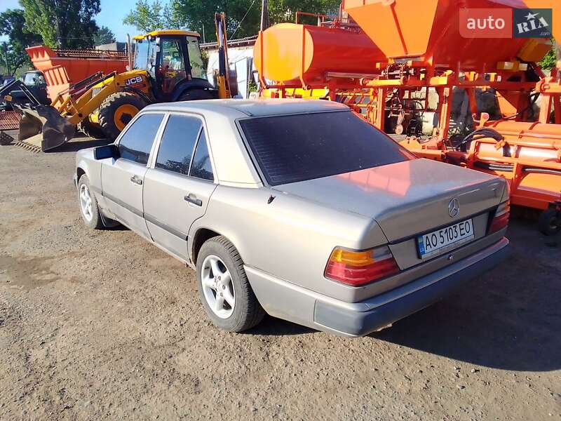 Седан Mercedes-Benz E-Class 1987 в Ужгороде