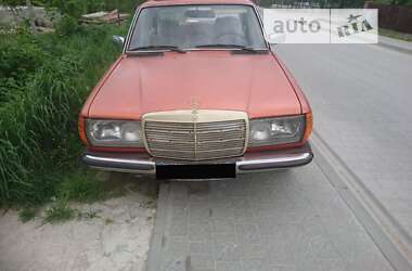 Седан Mercedes-Benz E-Class 1981 в Львове