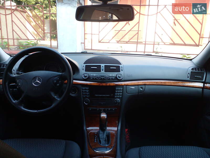 Седан Mercedes-Benz E-Class 2004 в Києві