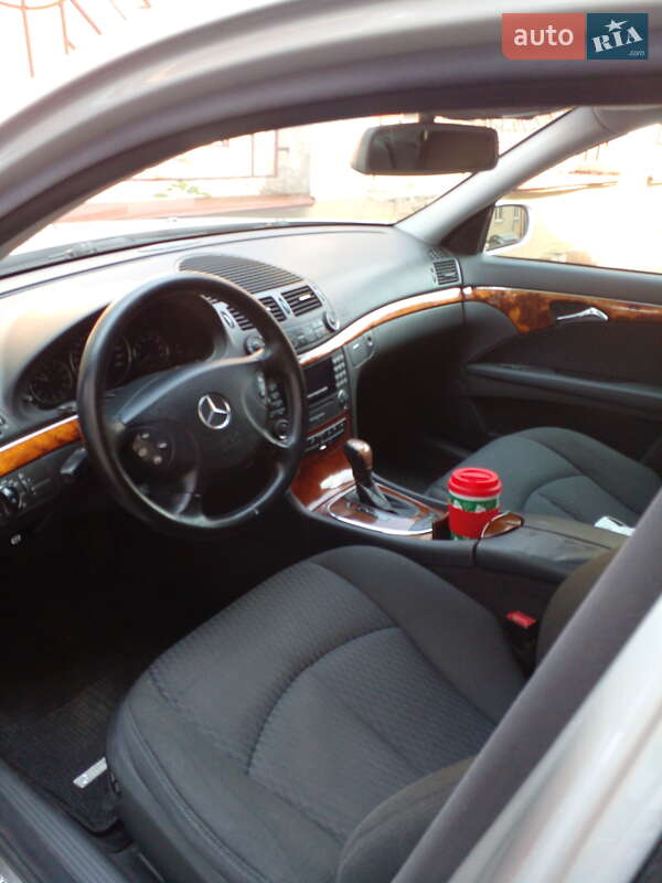 Седан Mercedes-Benz E-Class 2004 в Києві