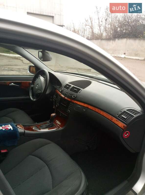 Седан Mercedes-Benz E-Class 2004 в Києві