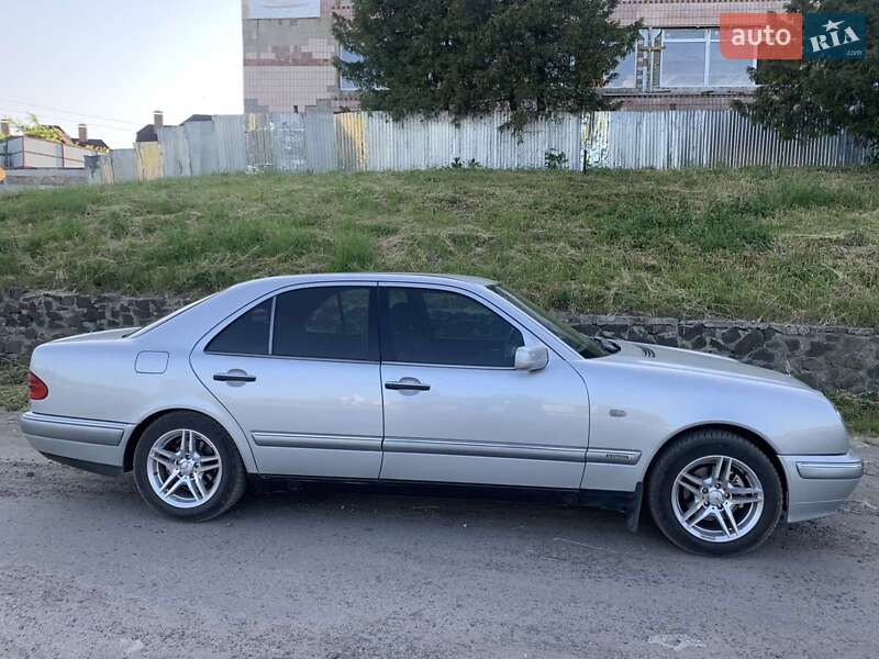 Седан Mercedes-Benz E-Class 1999 в Володимирі