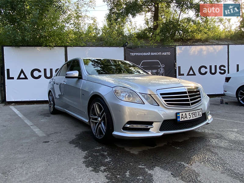 Седан Mercedes-Benz E-Class 2012 в Киеве