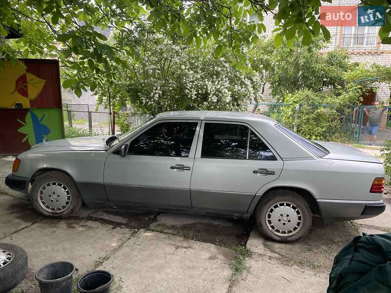 Седан Mercedes-Benz E-Class 1992 в Харькове