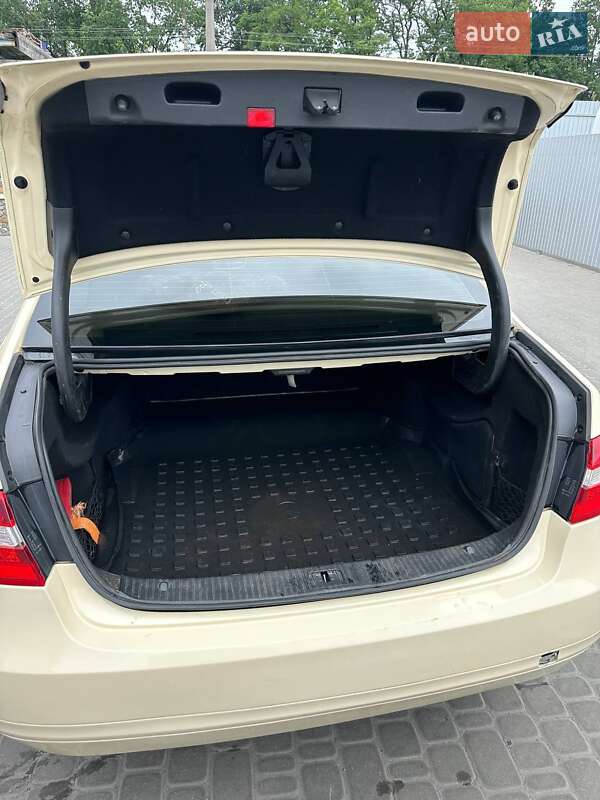 Седан Mercedes-Benz E-Class 2013 в Білій Церкві