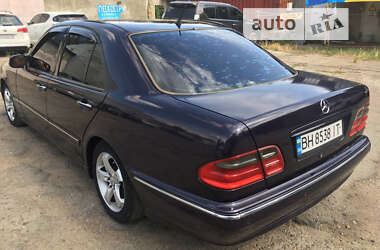 Седан Mercedes-Benz E-Class 2001 в 