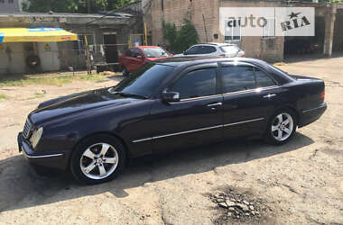 Седан Mercedes-Benz E-Class 2001 в 
