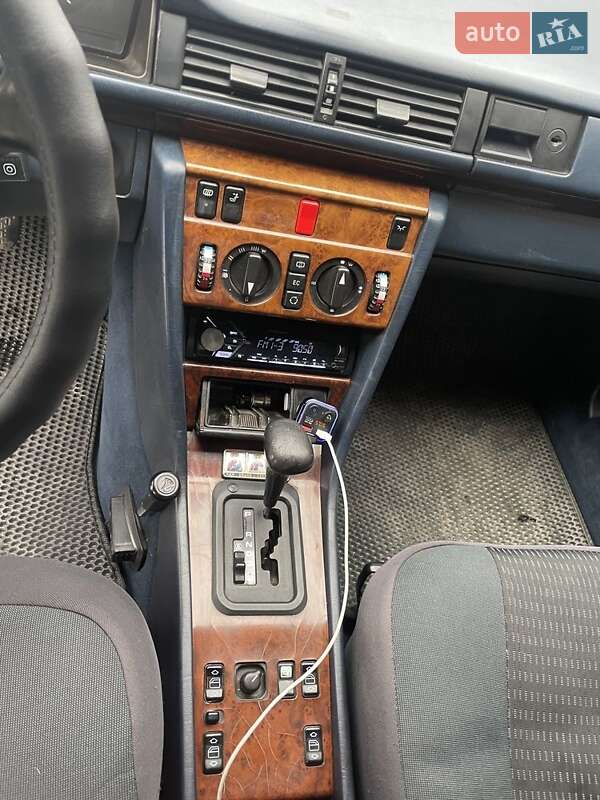 Седан Mercedes-Benz E-Class 1994 в Рівному