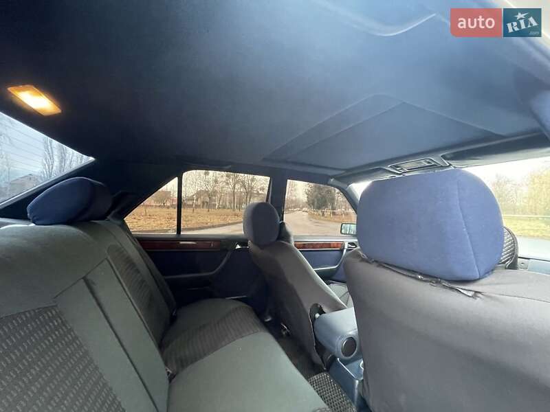 Седан Mercedes-Benz E-Class 1994 в Рівному