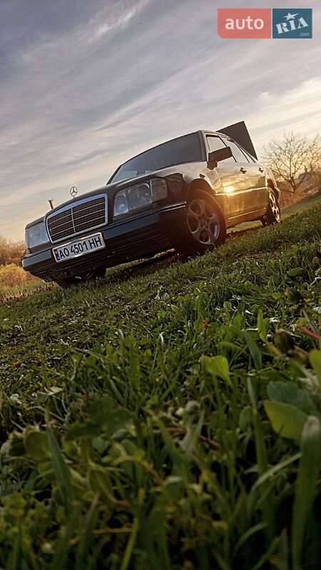 Седан Mercedes-Benz E-Class 1995 в Виноградове