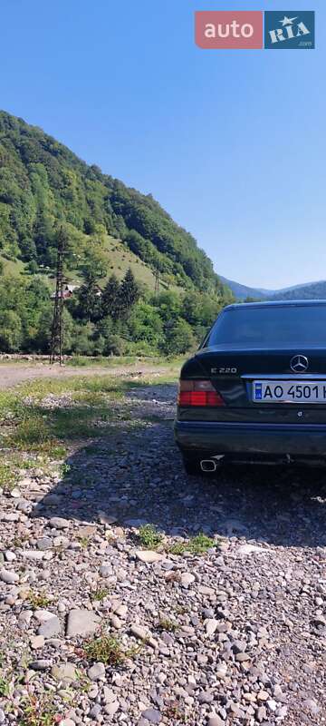 Седан Mercedes-Benz E-Class 1995 в Виноградове