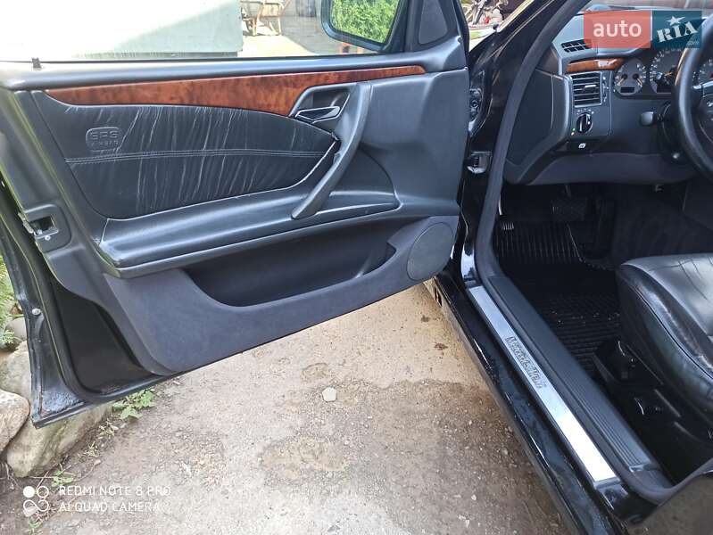 Седан Mercedes-Benz E-Class 2000 в Вижниці