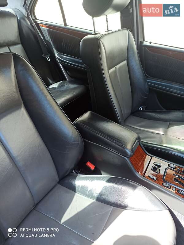 Седан Mercedes-Benz E-Class 2000 в Вижниці