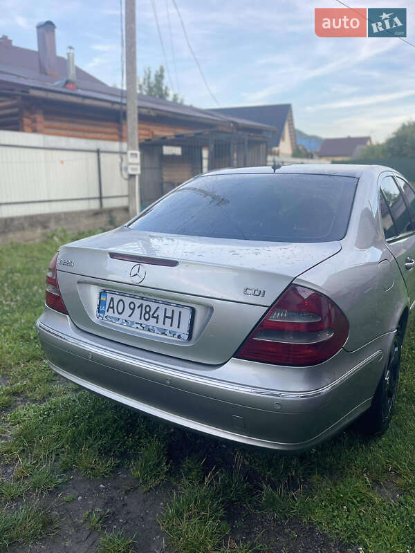 Седан Mercedes-Benz E-Class 2005 в Тячеве