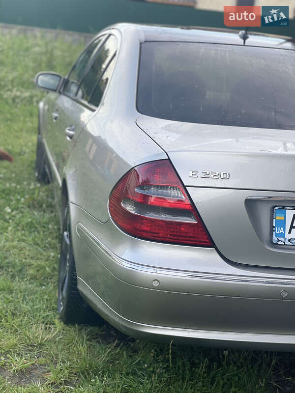Седан Mercedes-Benz E-Class 2005 в Тячеве