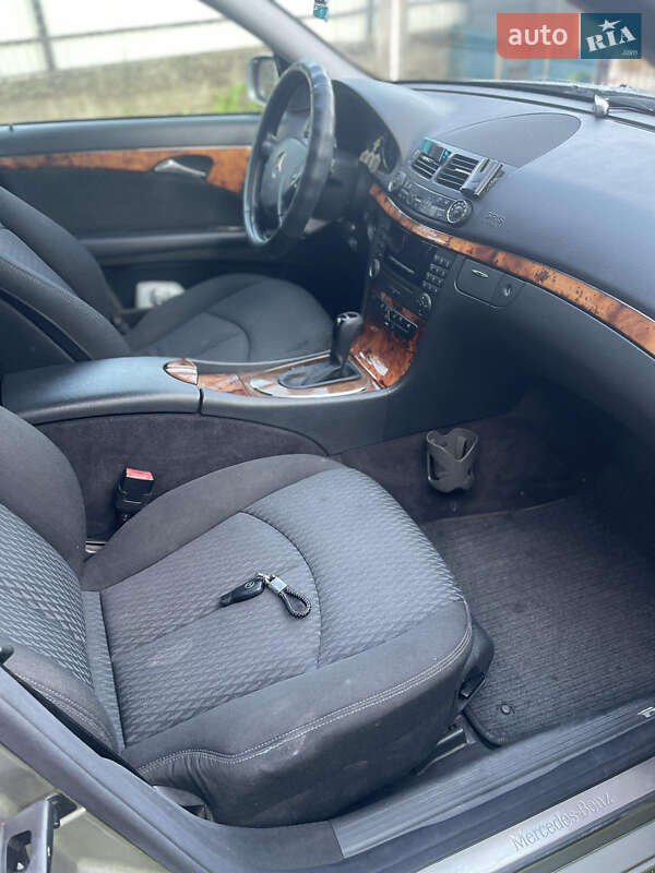 Седан Mercedes-Benz E-Class 2005 в Тячеве