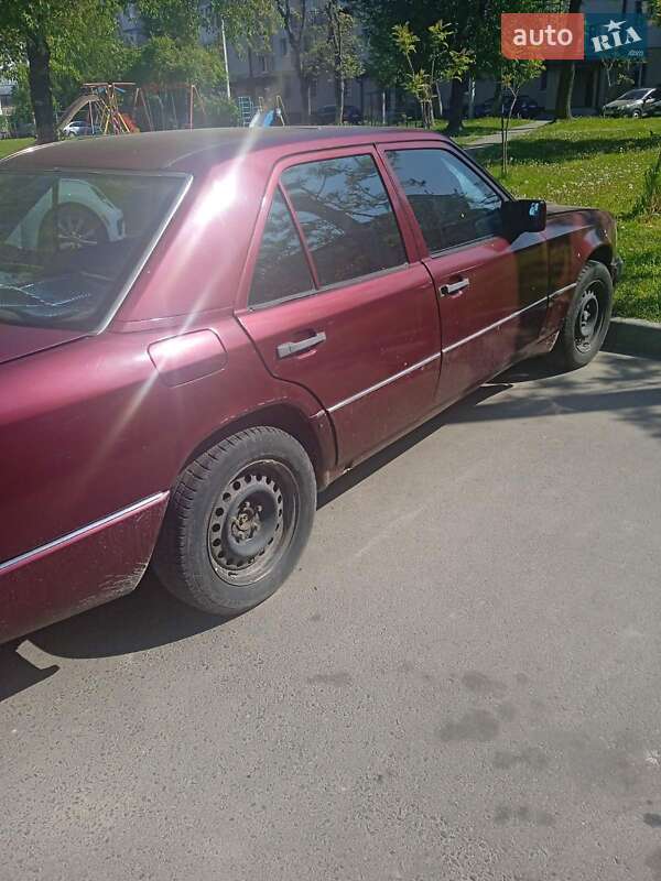 Седан Mercedes-Benz E-Class 1992 в Луцке