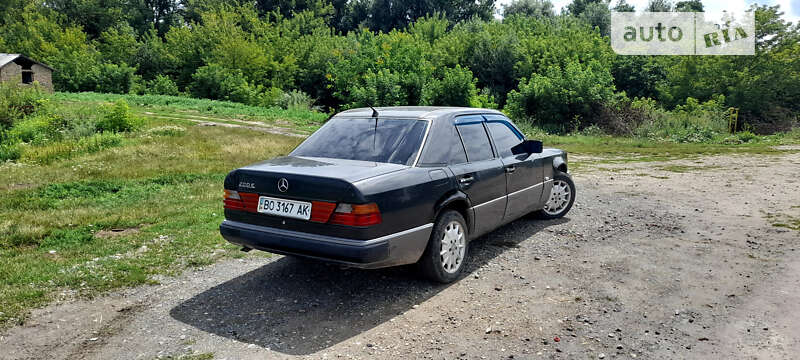 Седан Mercedes-Benz E-Class 1991 в Шумске