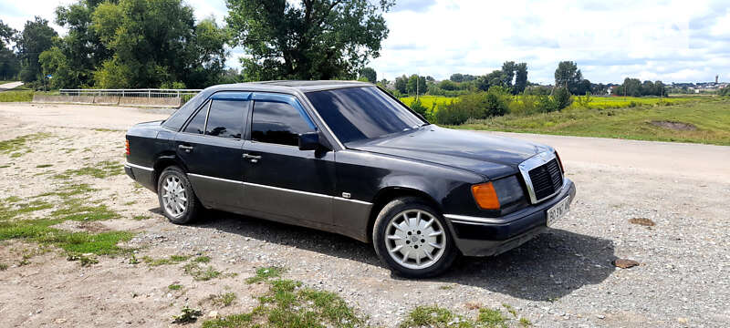 Седан Mercedes-Benz E-Class 1991 в Шумске