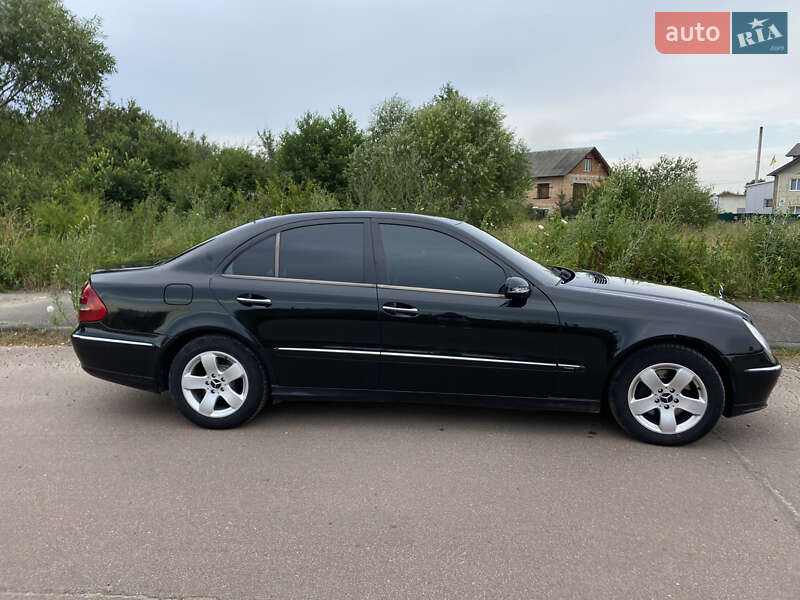 Седан Mercedes-Benz E-Class 2002 в Долині