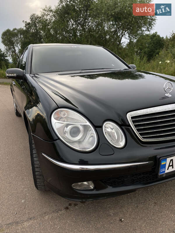 Седан Mercedes-Benz E-Class 2002 в Долині