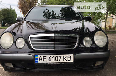 Седан Mercedes-Benz E-Class 2001 в Вільногірську