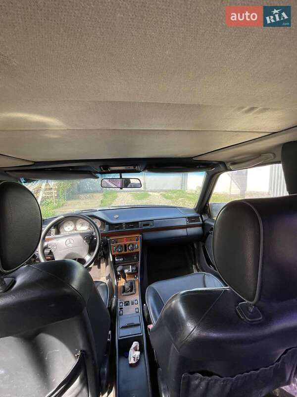 Седан Mercedes-Benz E-Class 1989 в Черновцах