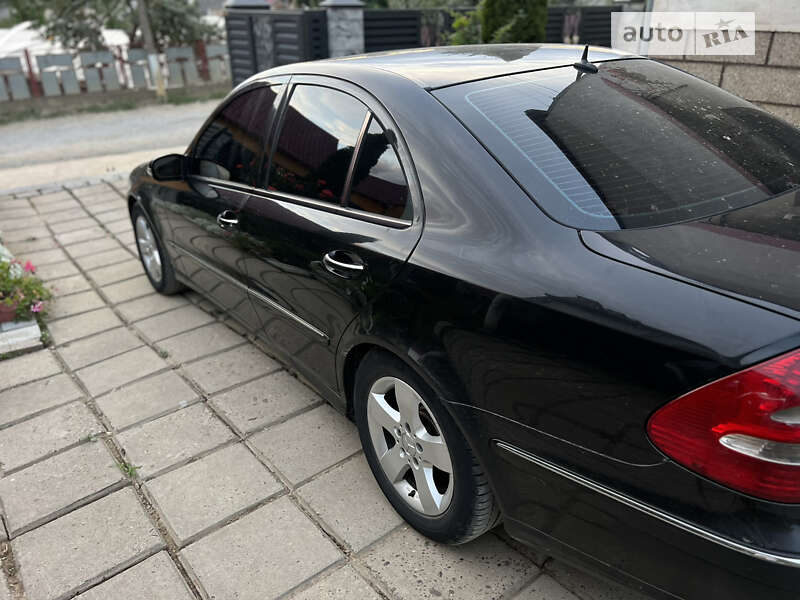 Седан Mercedes-Benz E-Class 2005 в Виноградові