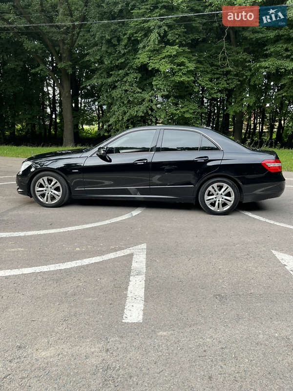 Седан Mercedes-Benz E-Class 2011 в Львові