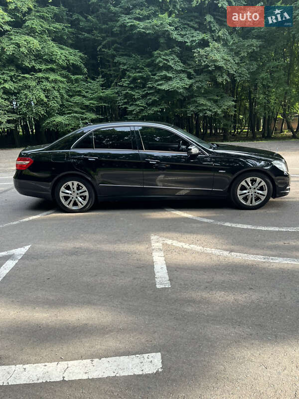 Седан Mercedes-Benz E-Class 2011 в Львові