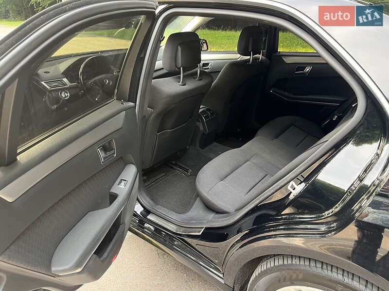 Седан Mercedes-Benz E-Class 2011 в Львові