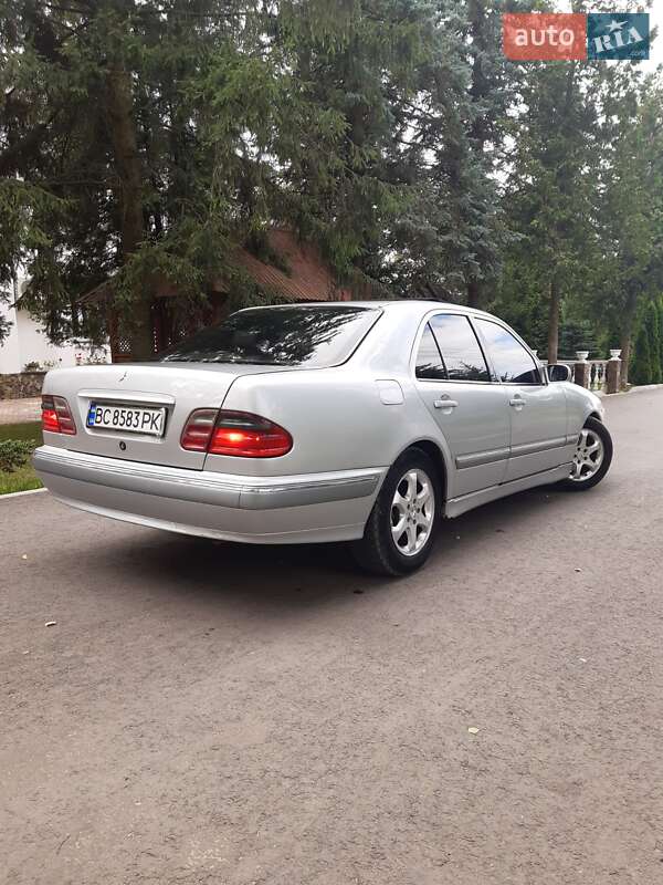 Седан Mercedes-Benz E-Class 2001 в Самборе