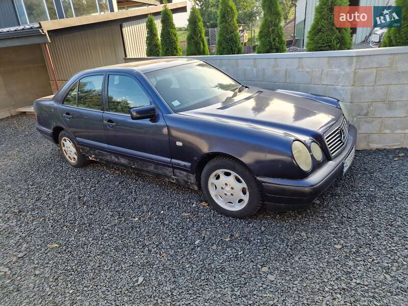 Седан Mercedes-Benz E-Class 1997 в Луцьку