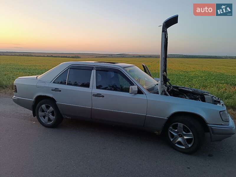 Седан Mercedes-Benz E-Class 1993 в Малой Виске