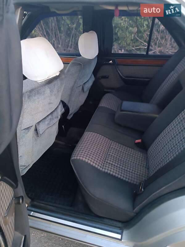 Седан Mercedes-Benz E-Class 1993 в Малой Виске