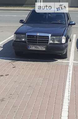 Седан Mercedes-Benz E-Class 1990 в Хотині