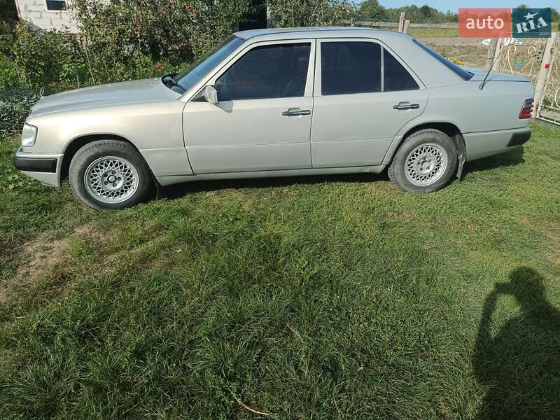 Седан Mercedes-Benz E-Class 1990 в Ковелі