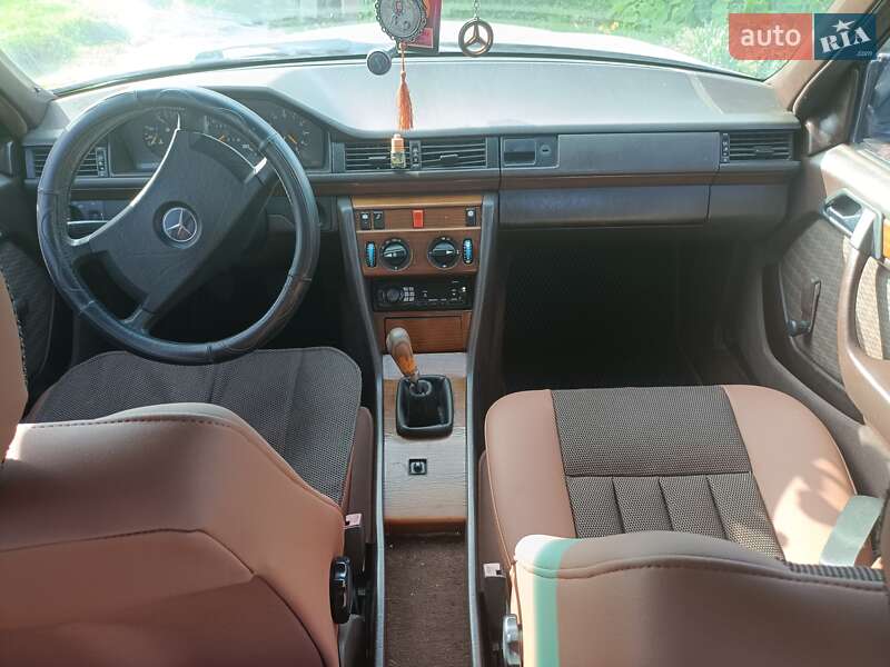 Седан Mercedes-Benz E-Class 1990 в Ковелі