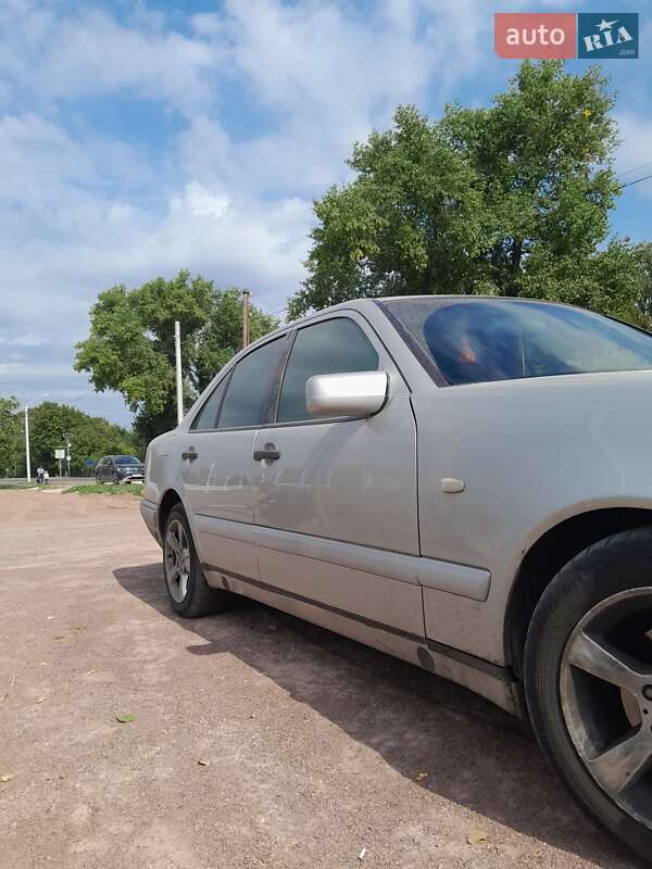 Седан Mercedes-Benz E-Class 1999 в Овручі