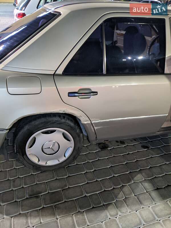 Седан Mercedes-Benz E-Class 1993 в Івано-Франківську