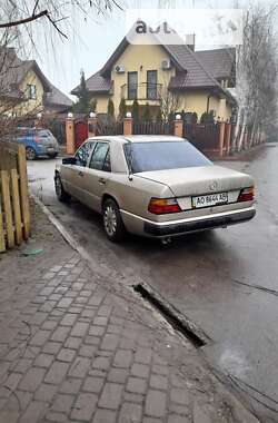 Седан Mercedes-Benz E-Class 1987 в Києві