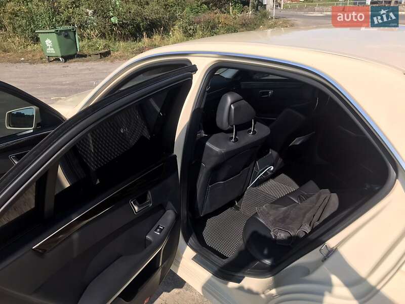 Седан Mercedes-Benz E-Class 2012 в Пулинах
