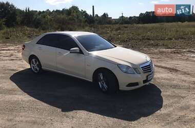 Седан Mercedes-Benz E-Class 2012 в Пулинах